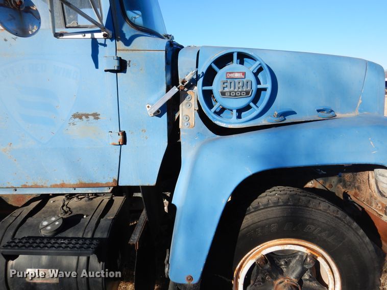 image for item JJ9693 1981 Ford L8000  crane truck