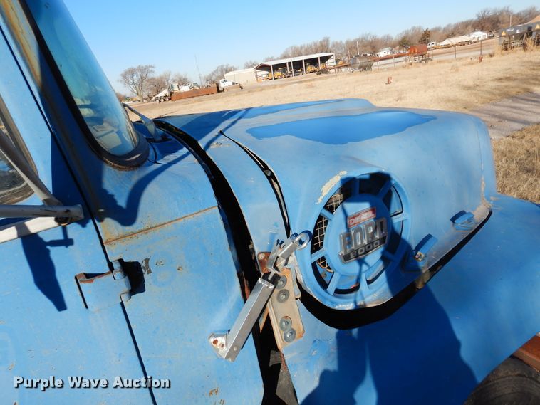 image for item JJ9693 1981 Ford L8000  crane truck