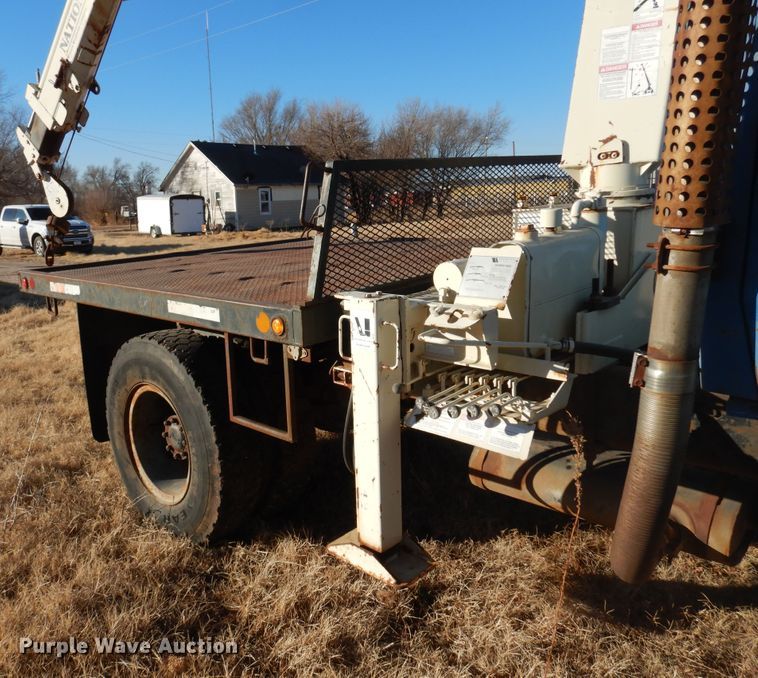 image for item JJ9693 1981 Ford L8000  crane truck