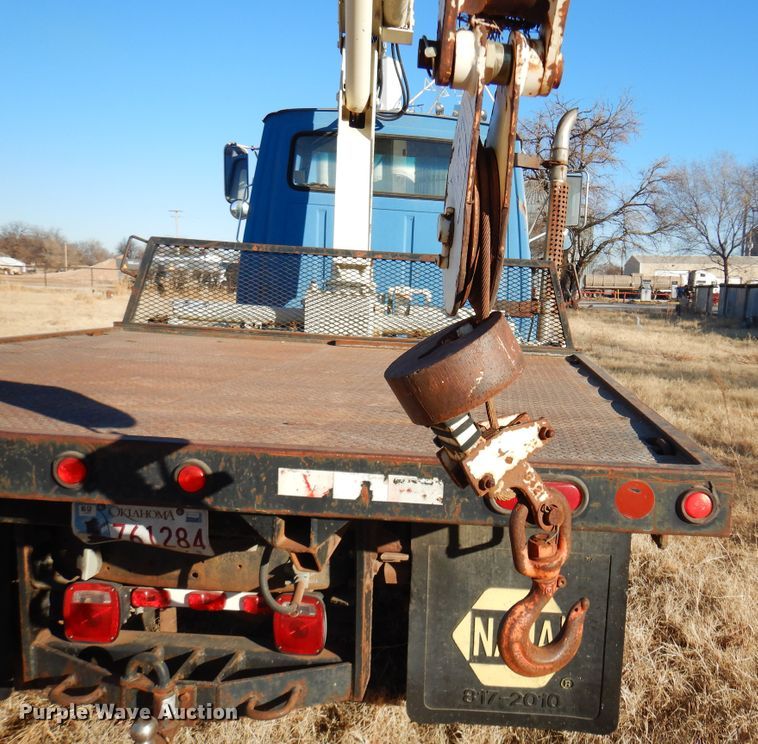 image for item JJ9693 1981 Ford L8000  crane truck