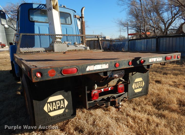 image for item JJ9693 1981 Ford L8000  crane truck