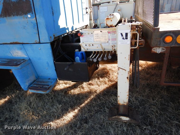 image for item JJ9693 1981 Ford L8000  crane truck