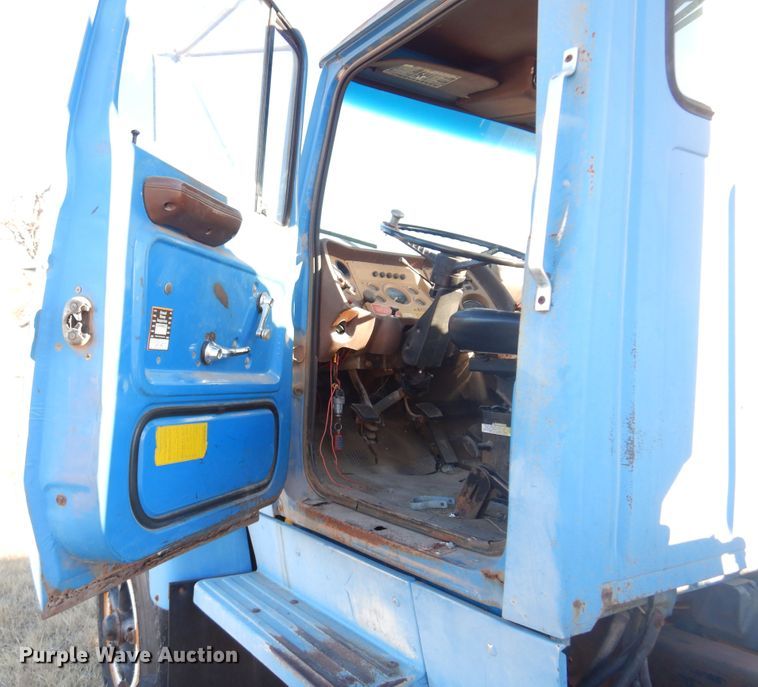 image for item JJ9693 1981 Ford L8000  crane truck