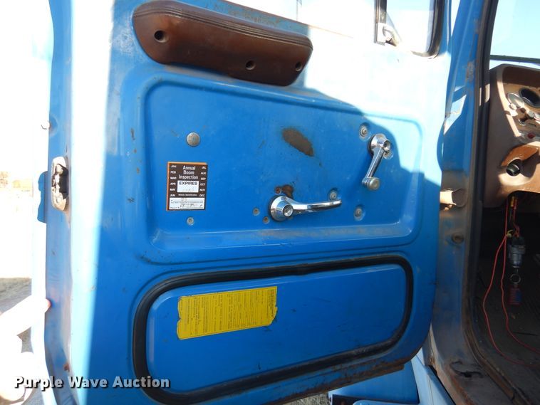 image for item JJ9693 1981 Ford L8000  crane truck