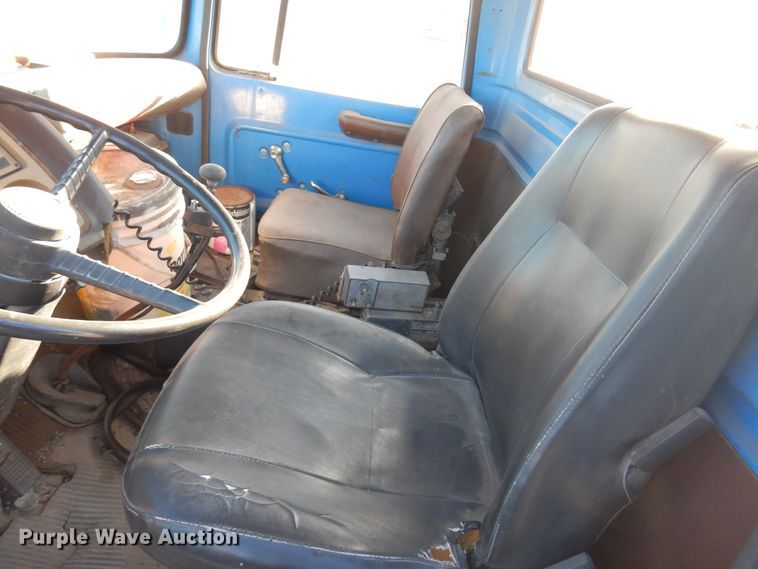 image for item JJ9693 1981 Ford L8000  crane truck