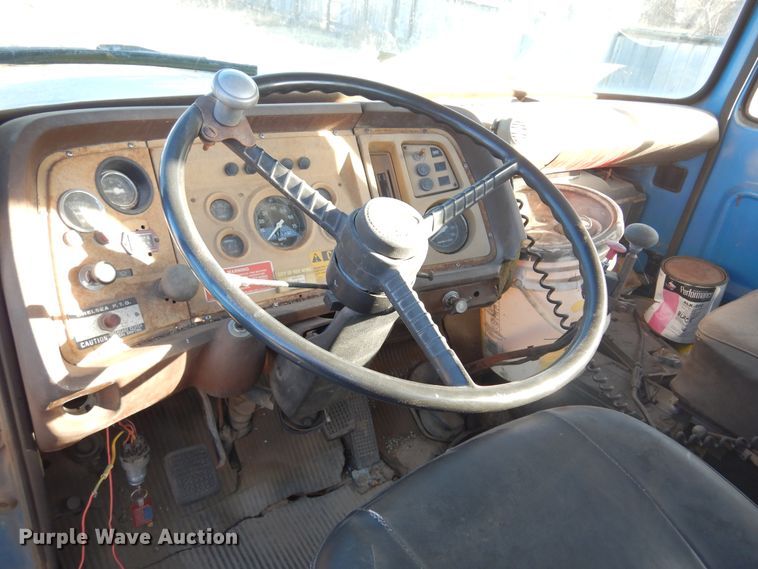 image for item JJ9693 1981 Ford L8000  crane truck