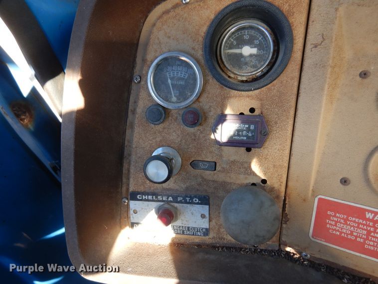 image for item JJ9693 1981 Ford L8000  crane truck