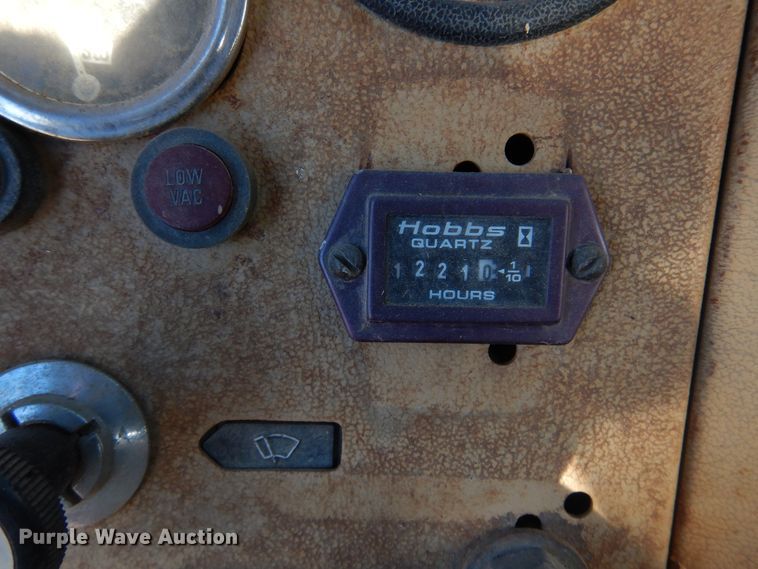 image for item JJ9693 1981 Ford L8000  crane truck