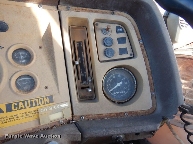 image for item JJ9693 1981 Ford L8000  crane truck