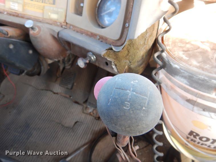 image for item JJ9693 1981 Ford L8000  crane truck