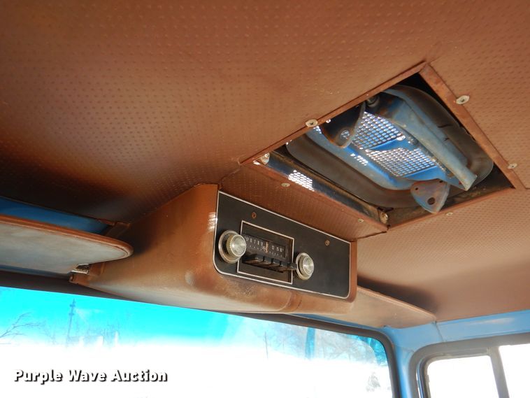 image for item JJ9693 1981 Ford L8000  crane truck