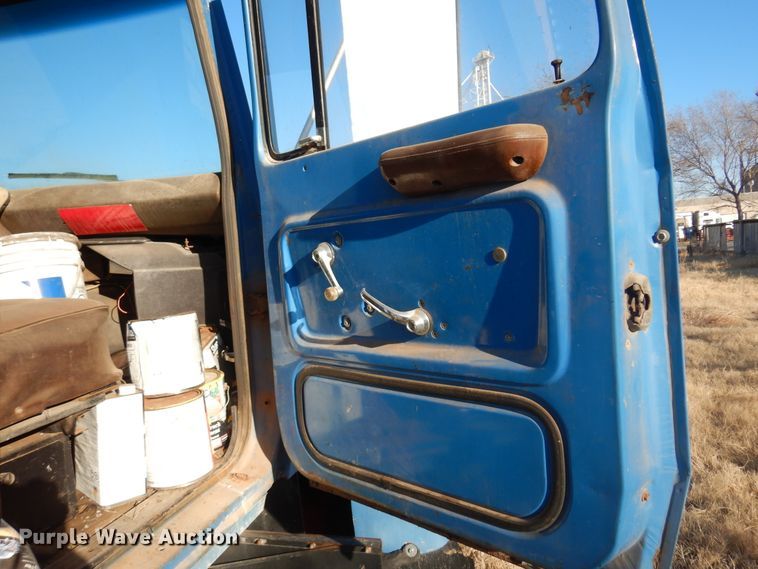 image for item JJ9693 1981 Ford L8000  crane truck