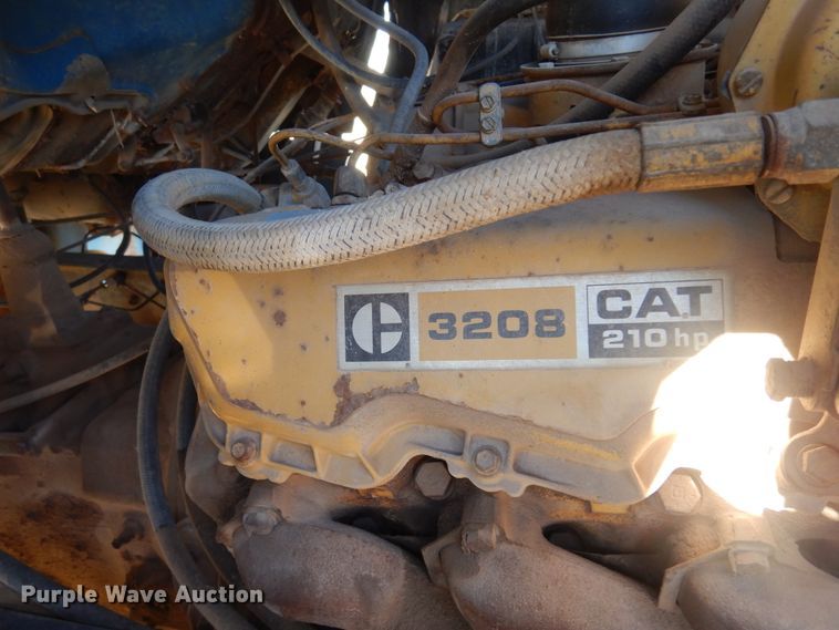 image for item JJ9693 1981 Ford L8000  crane truck