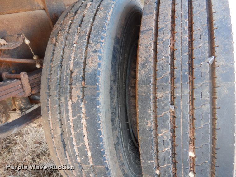 image for item JJ9693 1981 Ford L8000  crane truck