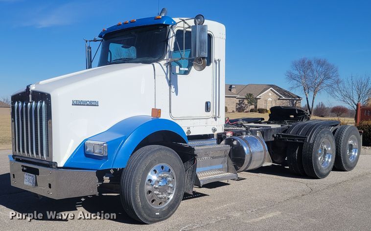 image for item KH9807 2012 Kenworth T800  semi truck