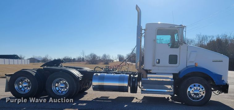 image for item KH9807 2012 Kenworth T800  semi truck