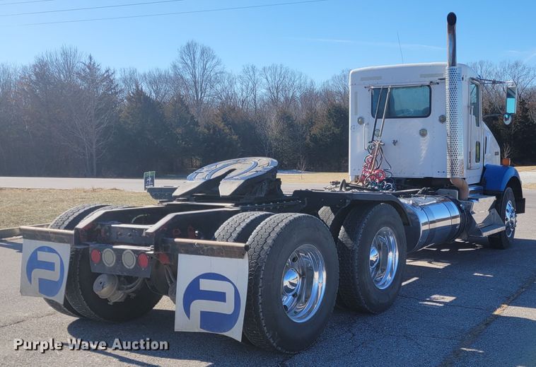 image for item KH9807 2012 Kenworth T800  semi truck