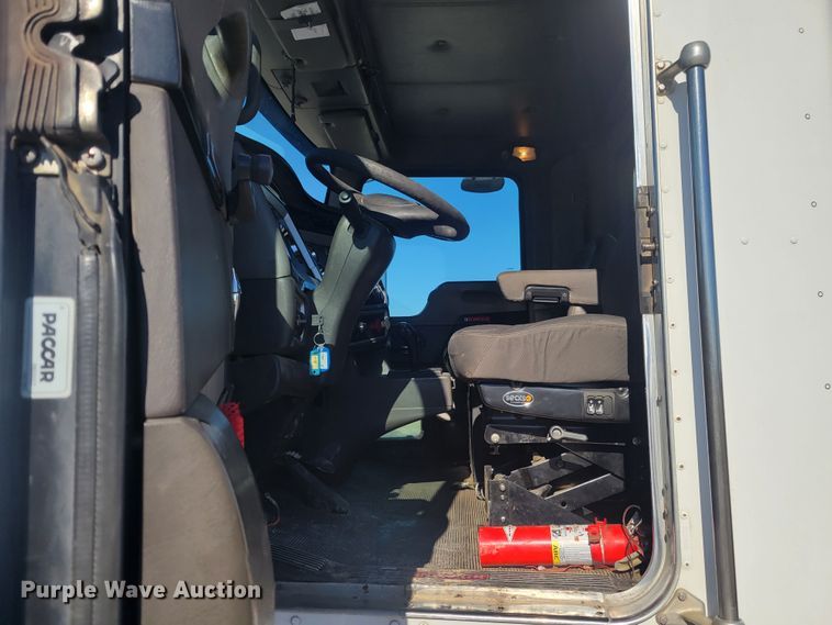 image for item KH9807 2012 Kenworth T800  semi truck