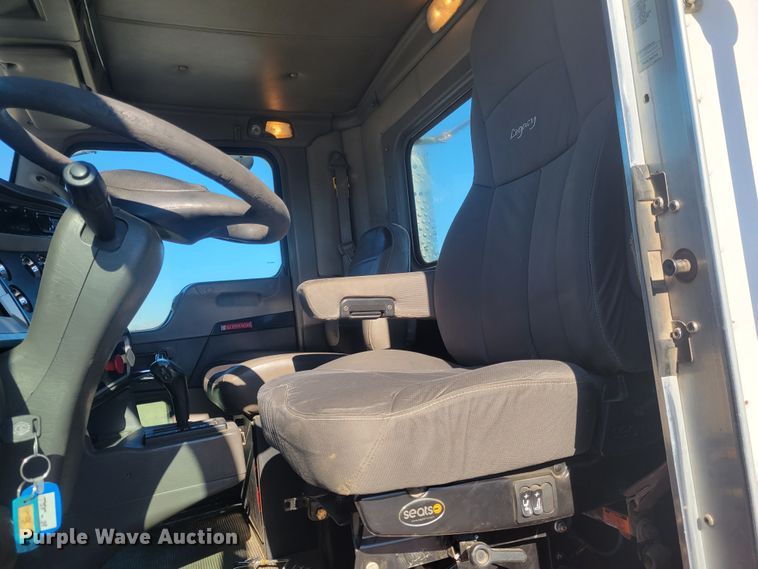 image for item KH9807 2012 Kenworth T800  semi truck