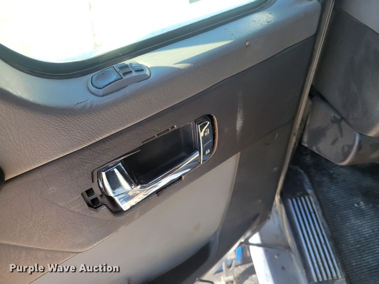 image for item KH9807 2012 Kenworth T800  semi truck