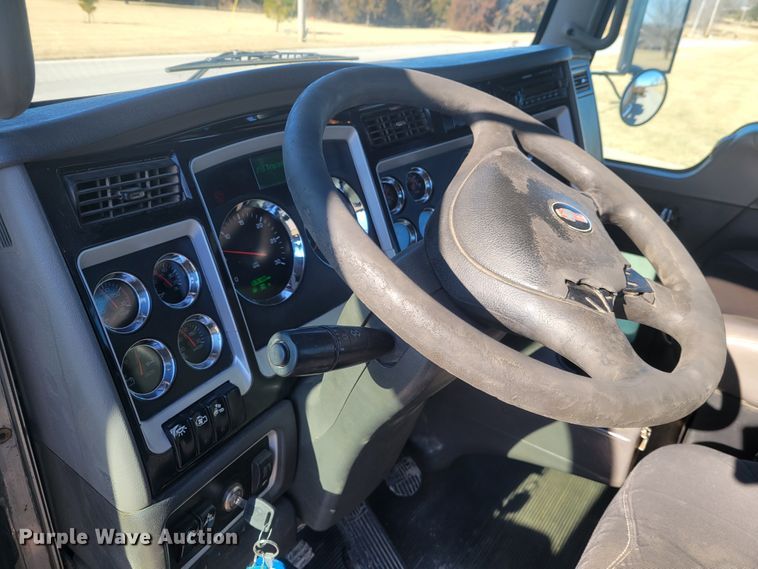 image for item KH9807 2012 Kenworth T800  semi truck