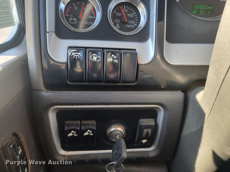 image for item KH9807 2012 Kenworth T800  semi truck