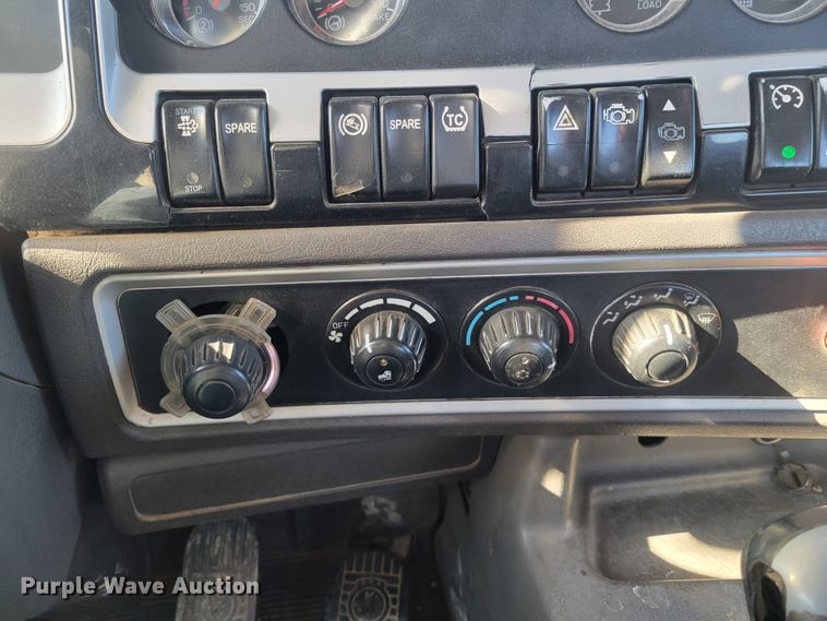 image for item KH9807 2012 Kenworth T800  semi truck