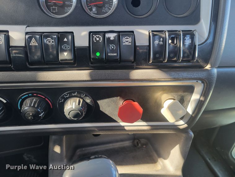 image for item KH9807 2012 Kenworth T800  semi truck