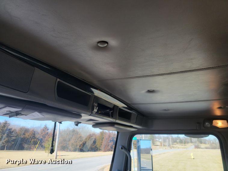 image for item KH9807 2012 Kenworth T800  semi truck