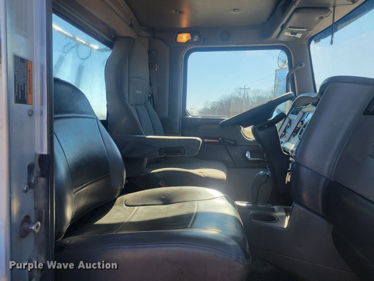 image for item KH9807 2012 Kenworth T800  semi truck