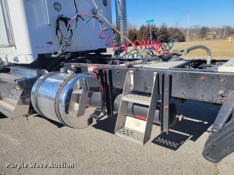 image for item KH9807 2012 Kenworth T800  semi truck