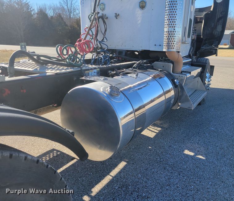 image for item KH9807 2012 Kenworth T800  semi truck