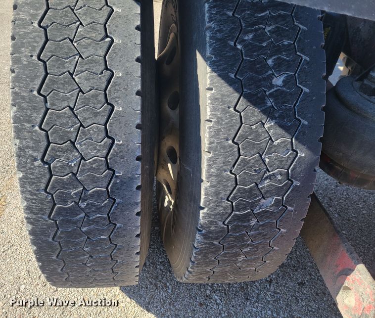 image for item KH9807 2012 Kenworth T800  semi truck