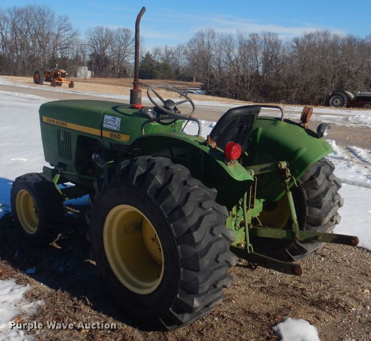 image for item DH8174 John Deere 850  tractor