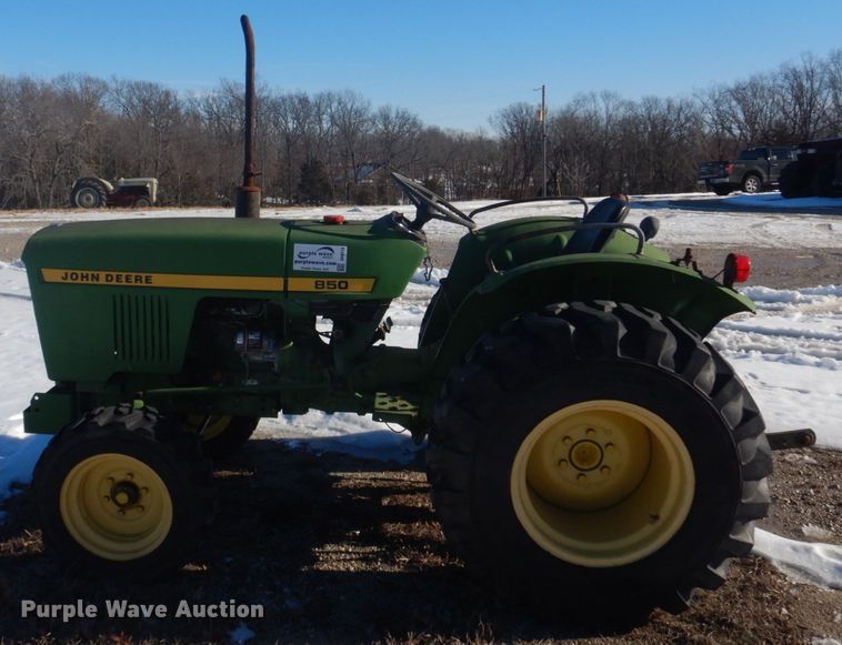 image for item DH8174 John Deere 850  tractor