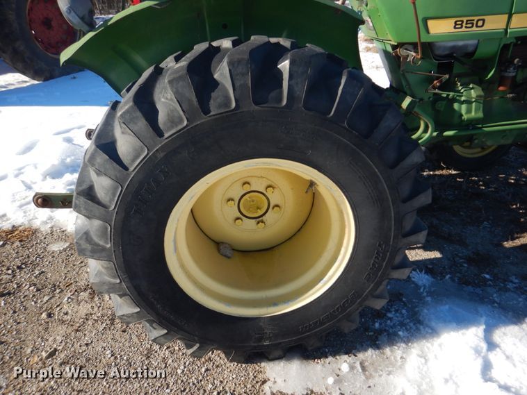 image for item DH8174 John Deere 850  tractor