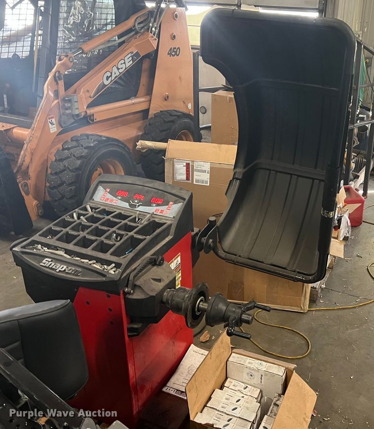 image for item DH8176 Snap-on EEWB304D  tire balancer