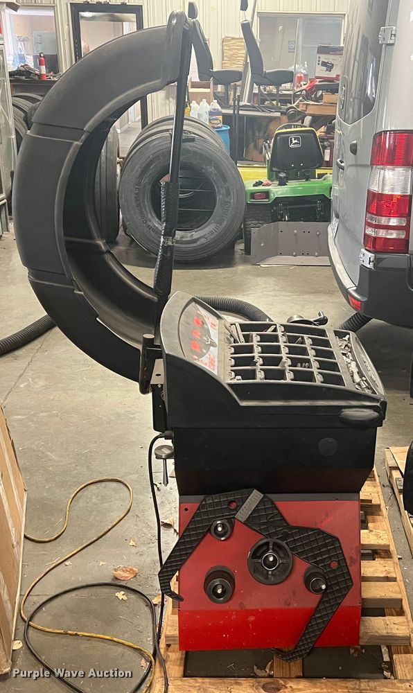 image for item DH8176 Snap-on EEWB304D  tire balancer