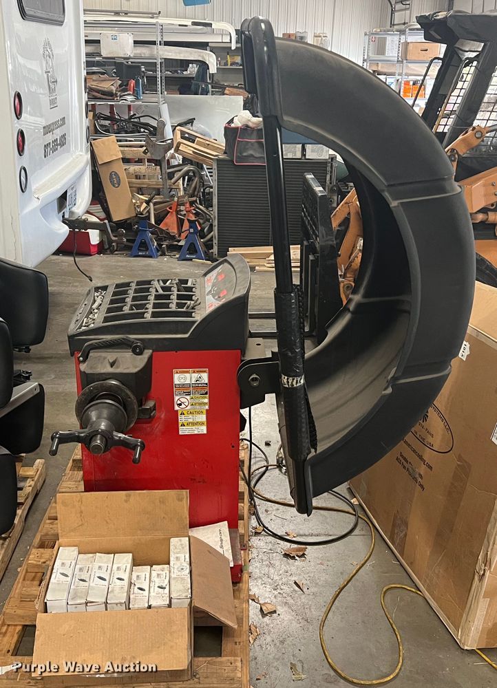 image for item DH8176 Snap-on EEWB304D  tire balancer