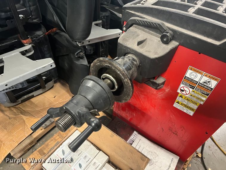 image for item DH8176 Snap-on EEWB304D  tire balancer