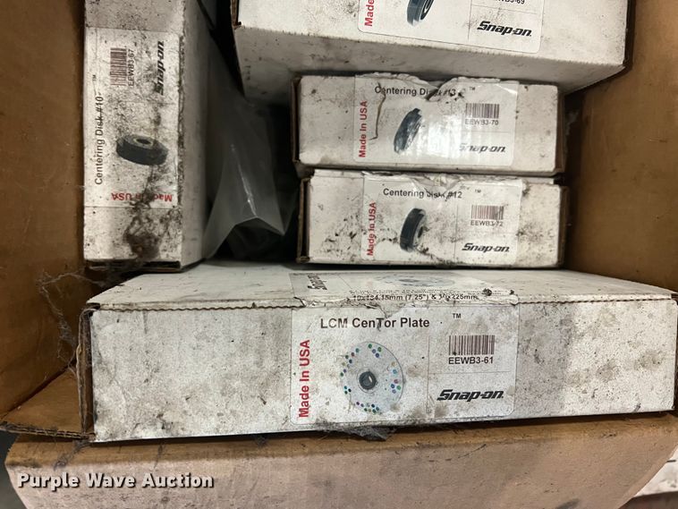 image for item DH8176 Snap-on EEWB304D  tire balancer