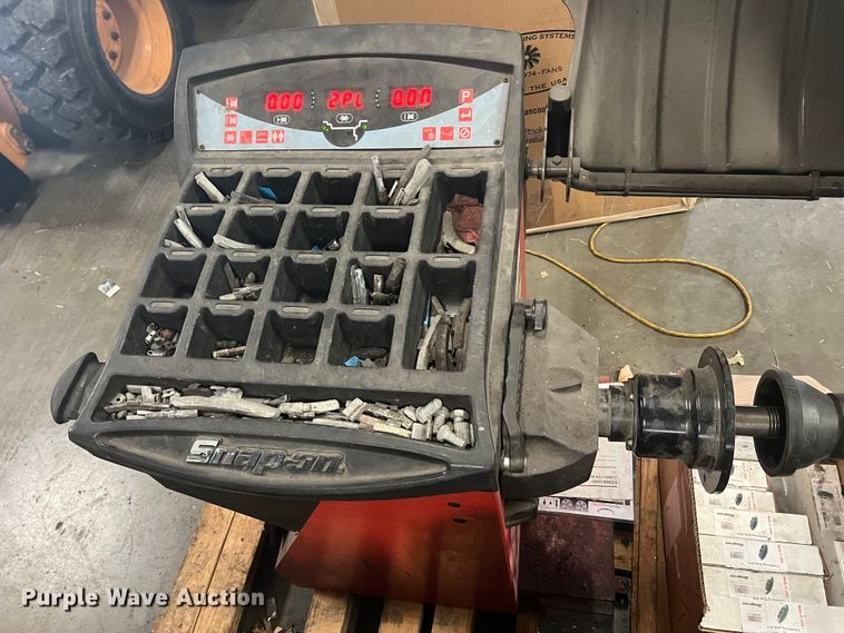 image for item DH8176 Snap-on EEWB304D  tire balancer