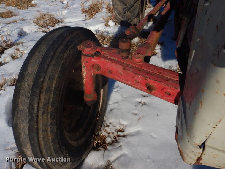 image for item DH8187 1955 Ford 600  tractor