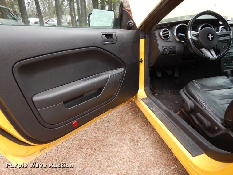 image for item DI8647 2005 Ford Mustang