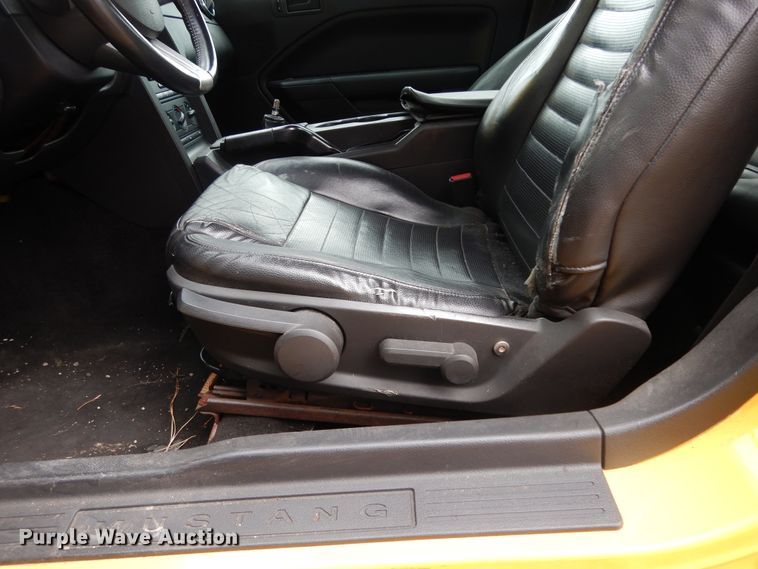 image for item DI8647 2005 Ford Mustang