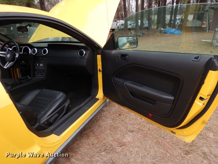 image for item DI8647 2005 Ford Mustang