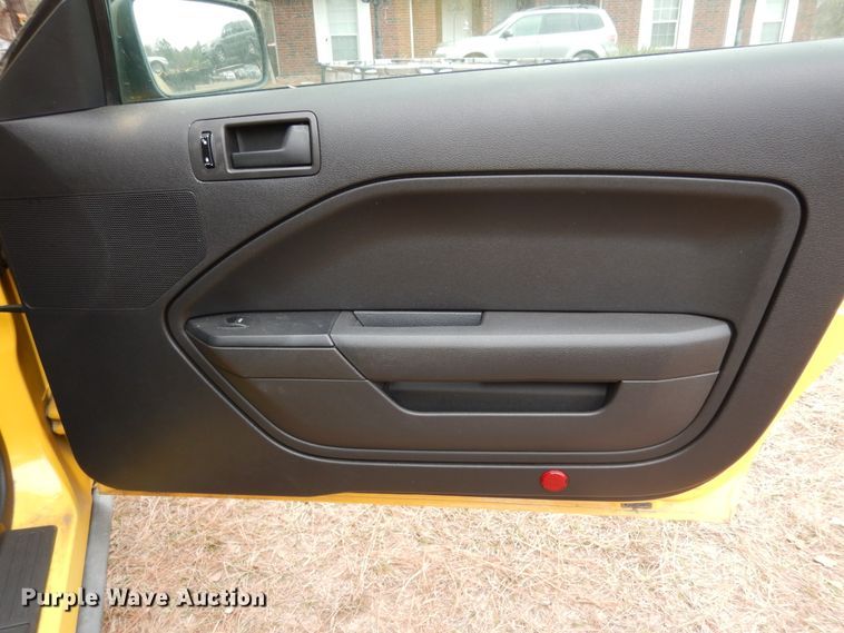 image for item DI8647 2005 Ford Mustang