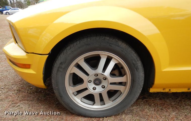 image for item DI8647 2005 Ford Mustang