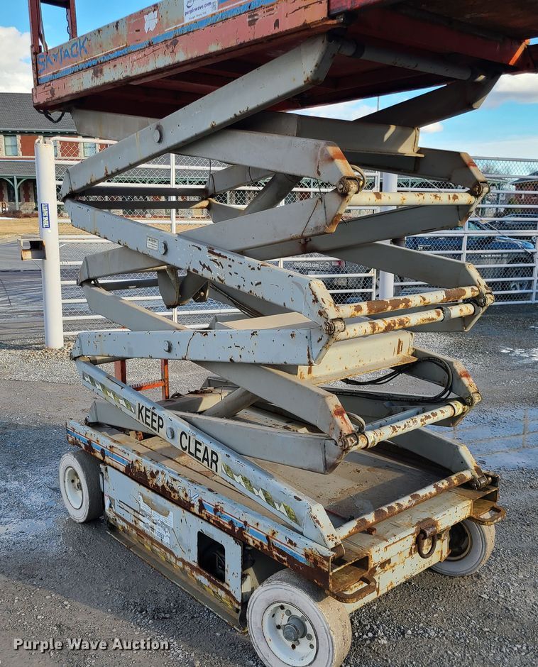 image for item DJ1720 Skyjack SJIII 4626  scissor lift