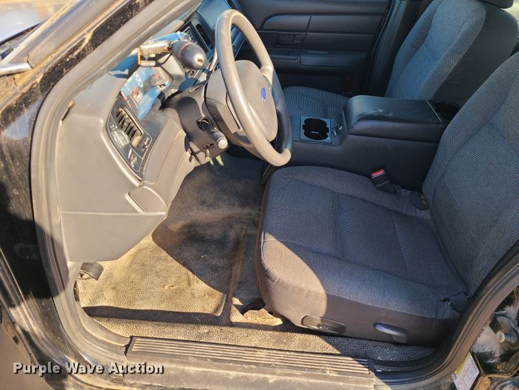 image for item DJ1726 2005 Ford Crown Victoria Police Interecptor